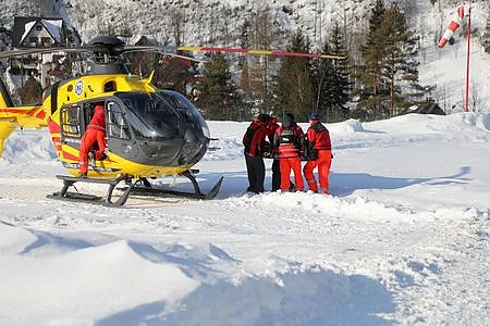 lavinaomlas_mentohelikopter_hegyek.jpg lavinaomlas_mentohelikopter_hegyek.jpg