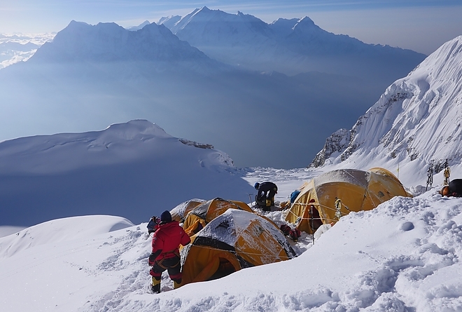 hegymaszok_hegycsucs_sator_dhaulagiri.jpg