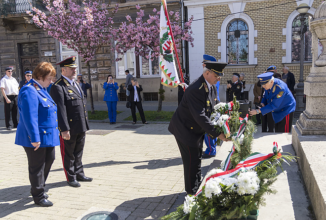 nemzetorseg_koszoruzasa_a_kossuth_szobornal_20180421_bl_017_web.jpg