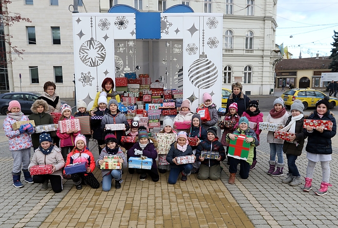 szabo_lorinc_iskola_szeretetdoboz_181211_ja_17.jpg
