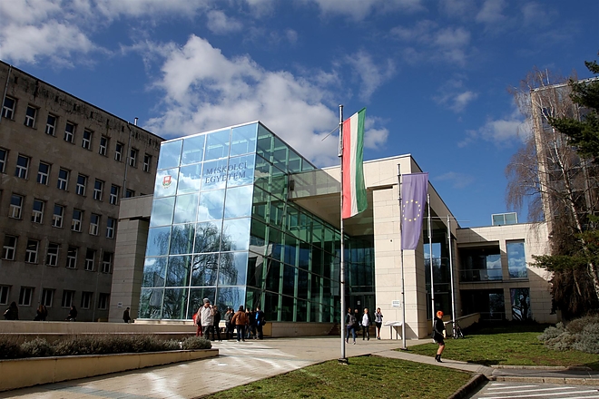 egyetem_kulso_160224_ja_2.jpg