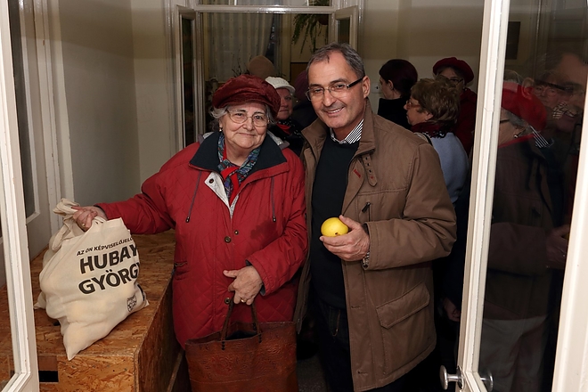 hubay_almaosztas_180208ml_2.jpg
