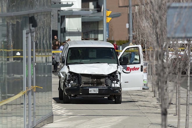 toronto_gazolas_rendor_auto_180423_blikk1.jpeg