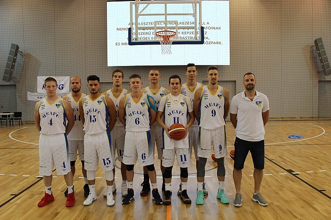 meafc_bajnok_csapat_kosar.jpg