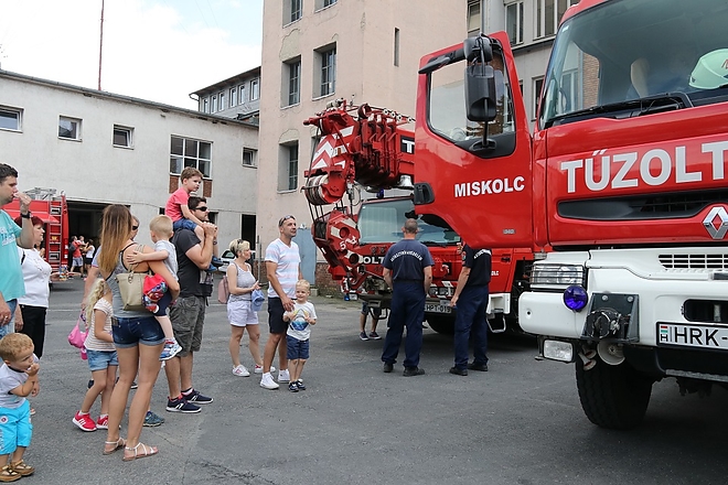 nyitott_szertar_tuzolto_laktanya_180527_bl_5.jpg