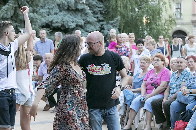 fesztivalzaro_salsa_utcabal_a_barrio_latinoval_20180617_bl_003_web.jpg