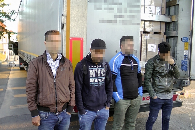 migransok_kamionban_megbuj2.jpg