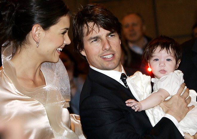 tom-cruise-suri-cruise-katie-holmes-1e76f82c5bdcca37.jpg