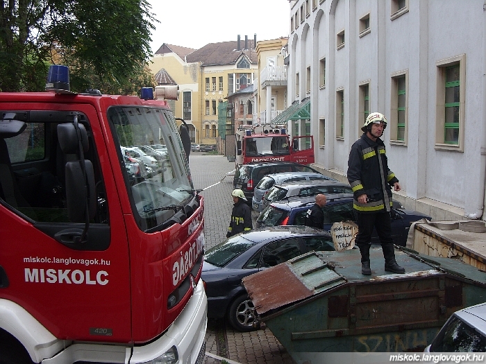 szinhaztuzoltok2.jpg