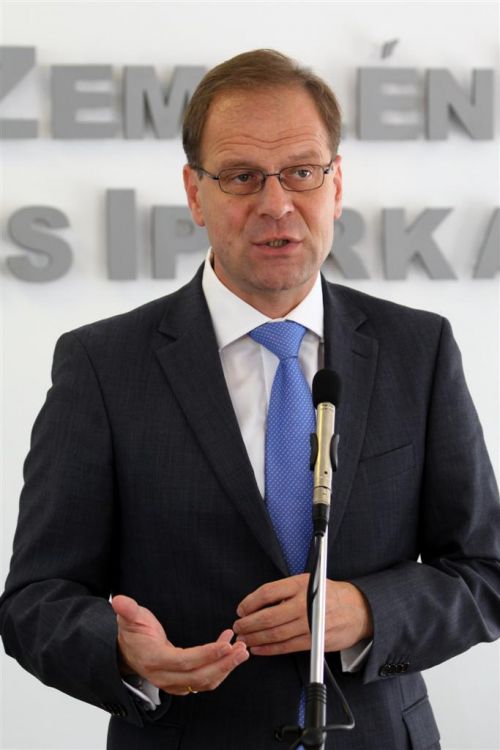 bokik_navracsics_kriza_02.jpg