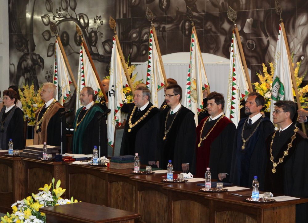 diplomaoszto_egyetem2.jpg