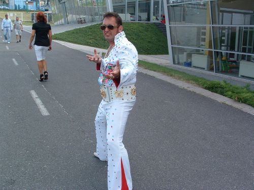 elvis2.jpg