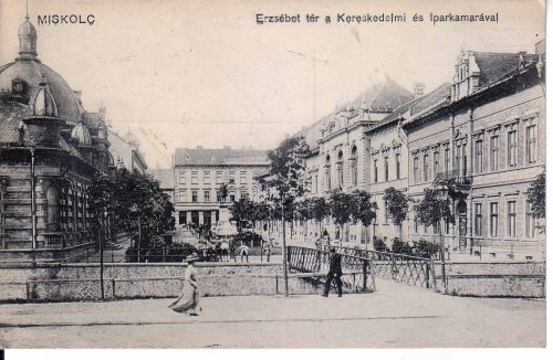 erzsebet_ter_regi.jpg