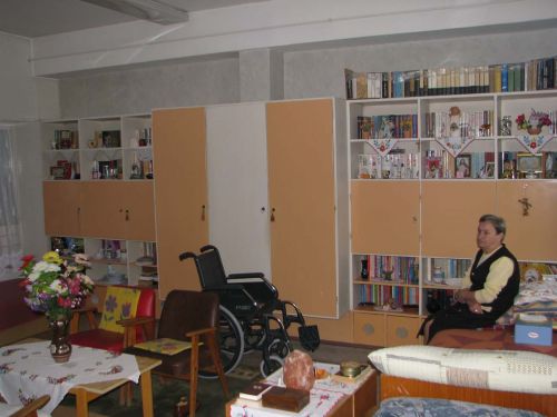 idosek_haza_bent.jpg