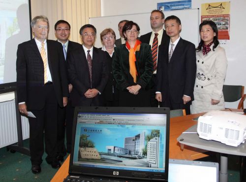 kinai_delegacio_001.jpg
