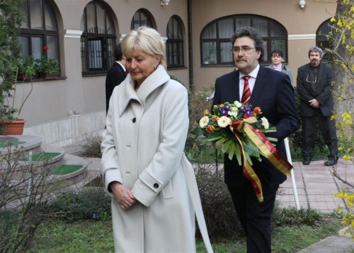szab_koszoruzs.jpg