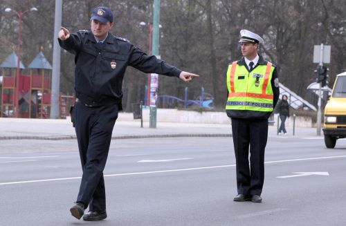 szuj-_rendrnek_llt3.jpg