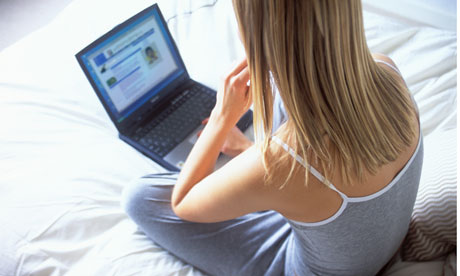 woman_on_computer.jpg