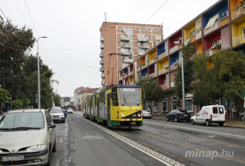 ady_lakhaz_08_akkoresmostuj.jpg