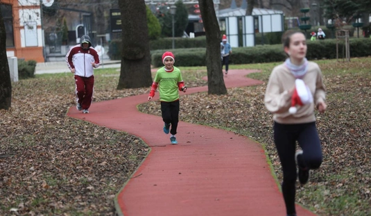 Mikulásfutás a Népkertben. Fotó: Juhász Ákos