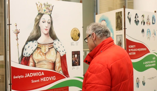 Lengyel kiállítás a városházán 