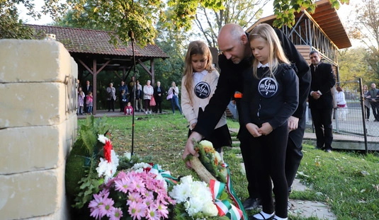 Koszorúzás és megemlékezés október 23-án Görömbölyön 