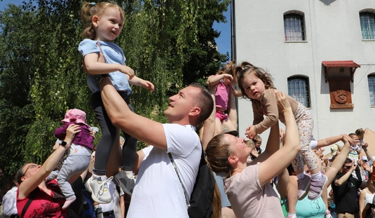 "Gyereket a magasba" - a Három Királyfi, Három Királylány Alapítvány rendezvénye 