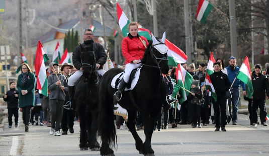 Ünnepi megemlékezés Komlóstetőn 