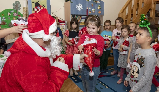 Mesevár óvodában járt a MIHŐ Mikulása 