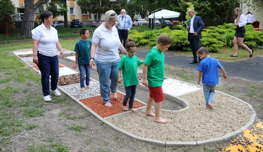 Adomány átadás a Tüskevár Óvodában 