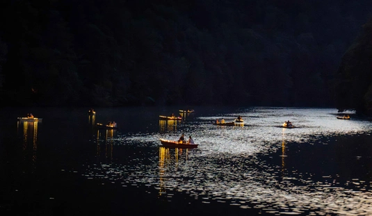 Gyertyafényes csónakázás a Hámori-tavon