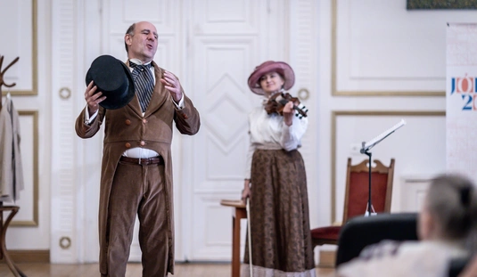 Jókai 200 előadás a városháza dísztermében