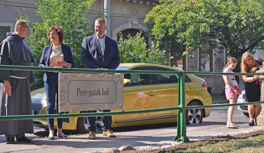 Pece-patak híd megmaradt korlátjának felújítása