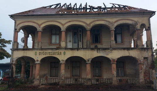 Leégett a műemlék hejőcsabai gyógyszertár