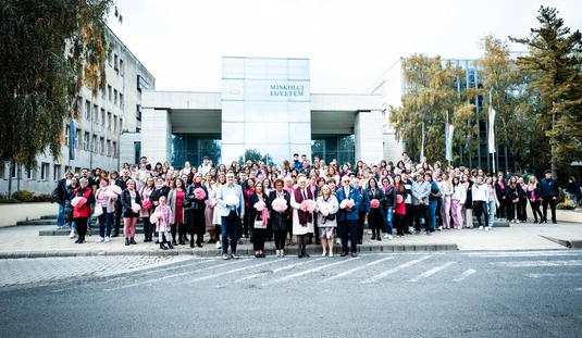  Rózsaszín séta a Miskolci Egyetemen