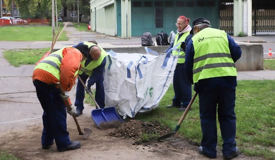Takarítás a Szabó Lőrinc Általános Iskola melleti téren