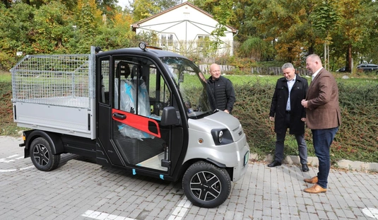Új elektromos autó átadása a Miskolci Állatkertben. Fotó: Juhász Ákos