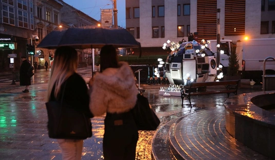 Űrhajó landolt a Centrum előtt szerda reggel. Fotó: Juhász Ákos