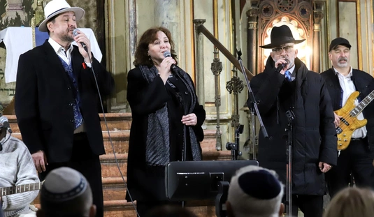 Hanukai ünnepség a Miskolci zsinagógában