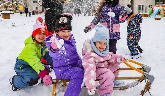 Hóember építés, szánkózás a Brunszvik oviban
