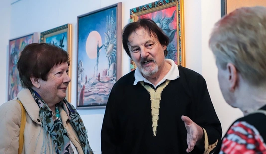 Dr. Bari Árpád Időhíd című kiállítása a Művészetek Házában