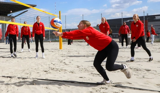 Strandröplabda pálya átadó a DVTK soprtligetben