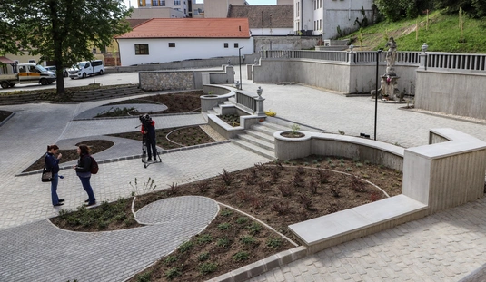 Megújult a Mimdszenti templom udvara