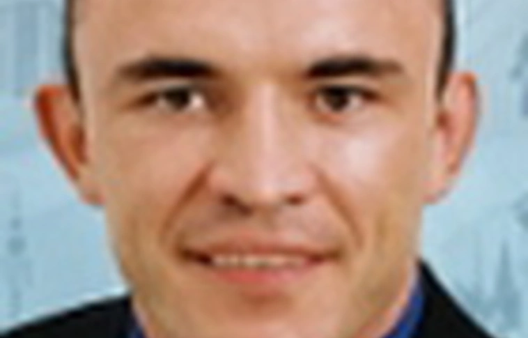 Nyolc edző munkáját kell összehangolnia