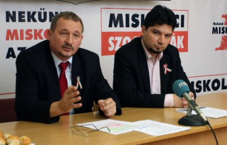 Elítélik a kormány magatartását