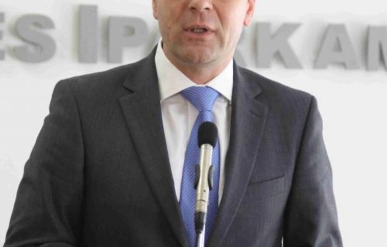 Navracsics: partnerséget kínálunk a gazdaság fejlesztéséhez