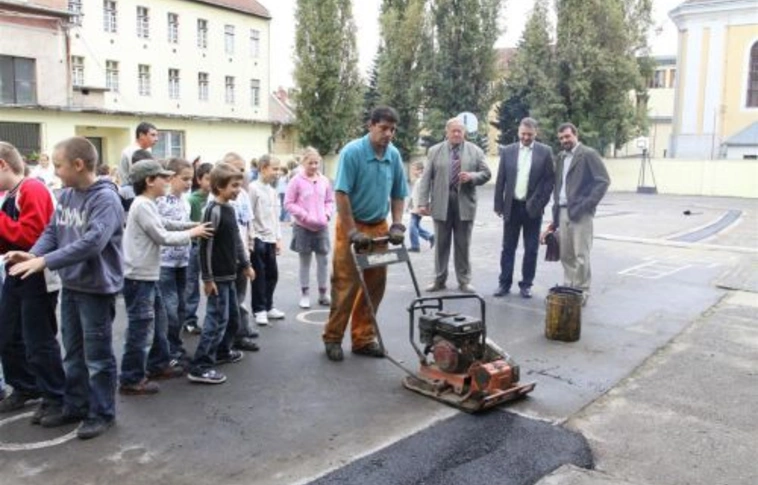 Intézményi felújítások
