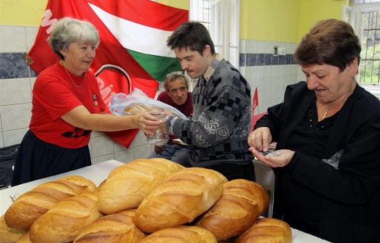 Retró Munkáspárti Partival kezdték a kampányt