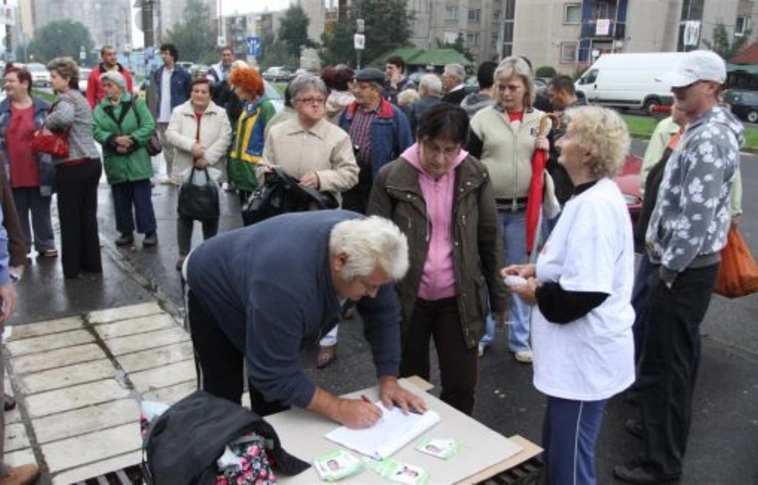 Békés demonstráció az Avason