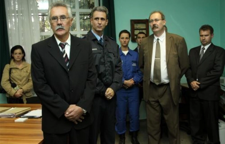 Új bútorokat adományoztak a Vasgyári Rendőrőrsnek